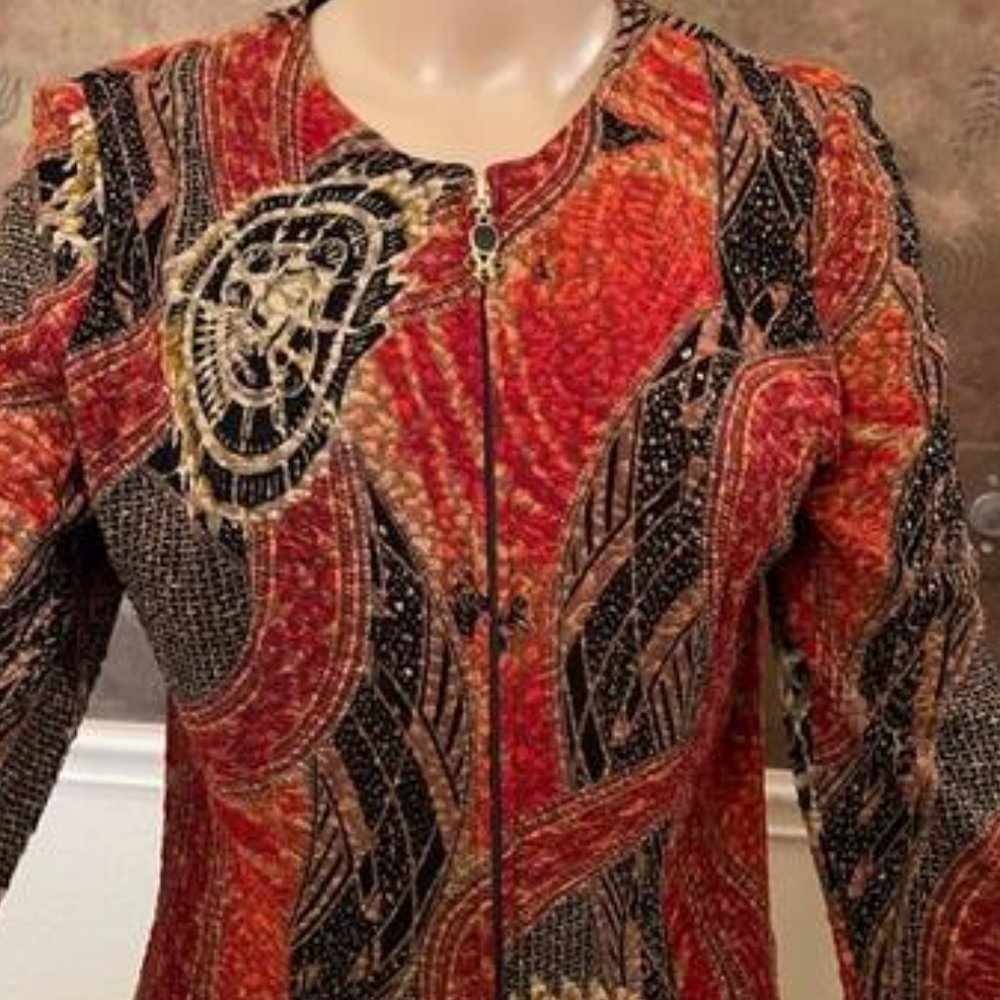 Zip front long sleeve top in shades of red/black